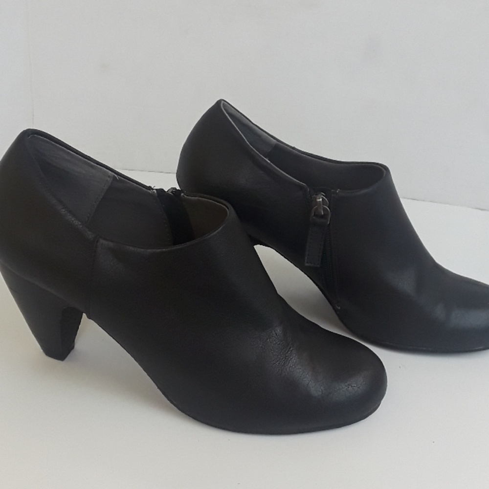 🌻Crown Vintage Wendy Booties Low Heel Fall